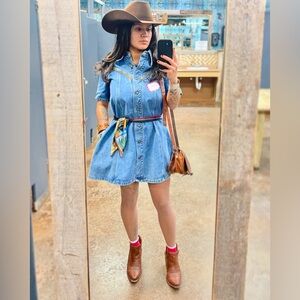 Meet your Posher, Izzy